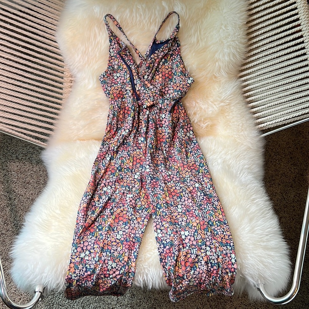 Tea Collection girls size 8 jumpsuit. Good used condition. T-shirt like fabric.